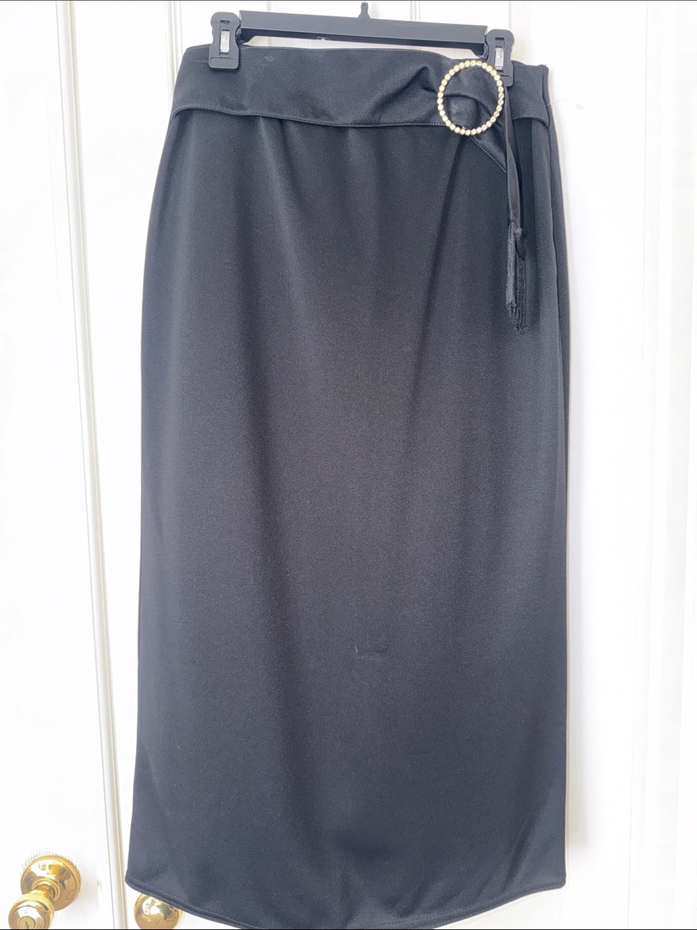 Classic Black Midi Skirt with Decorative Buckle